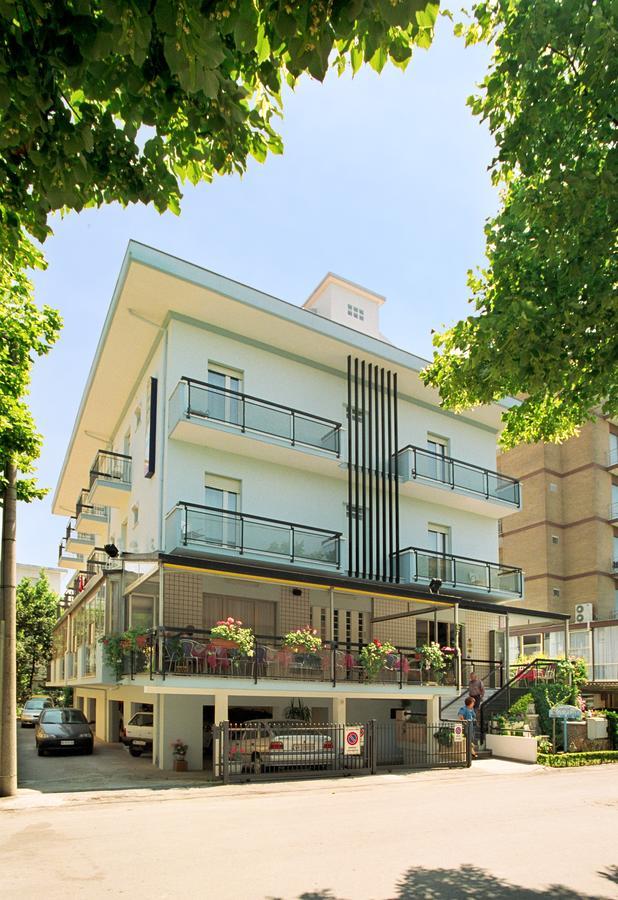 Hotel Latini Римини Екстериор снимка